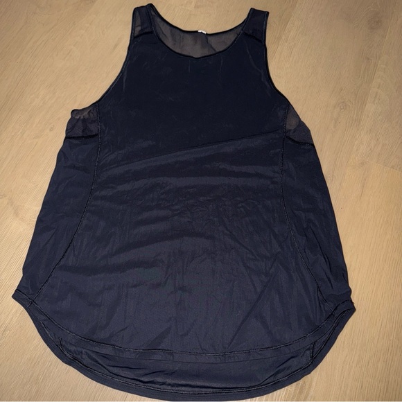 Black Lululemon tank sleeveless racerback mesh sides no tags fits like an 8 - Picture 1 of 2